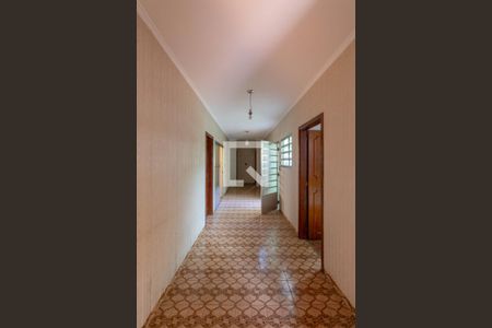 Casa à venda com 300m², 4 quartos e 10 vagasCorredor 