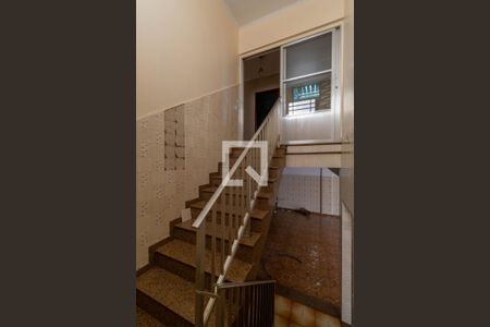 Casa à venda com 300m², 4 quartos e 10 vagasEscada 