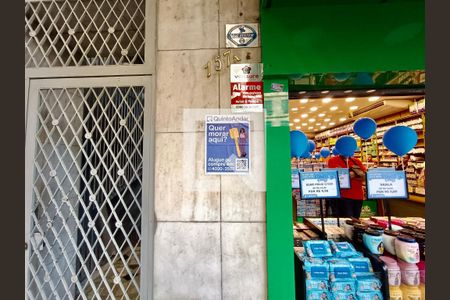 Apartamento à venda com 150m², 4 quartos e 1 vagaFachada com cartaz QA