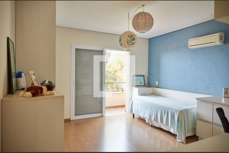 Casa de condomínio à venda com 550m², 4 quartos e 3 vagas Casa de condomínio à venda com 550m², 4 quartos e 3 vagasQuarto