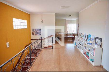 Casa de condomínio à venda com 550m², 4 quartos e 3 vagas Casa de condomínio à venda com 550m², 4 quartos e 3 vagasCorredor