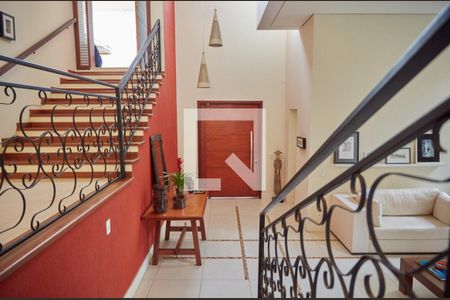 Casa de condomínio à venda com 550m², 4 quartos e 3 vagas Casa de condomínio à venda com 550m², 4 quartos e 3 vagasEscada