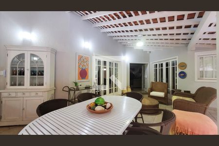 Casa de condomínio à venda com 400m², 4 quartos e 6 vagas Casa de condomínio à venda com 400m², 4 quartos e 6 vagasÁrea gourmet