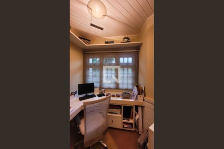 Casa de condomínio à venda com 400m², 4 quartos e 6 vagas Casa de condomínio à venda com 400m², 4 quartos e 6 vagasEscritório