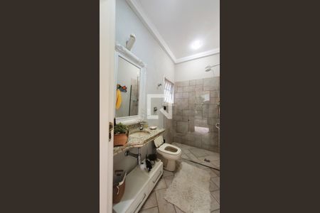 Casa de condomínio à venda com 400m², 4 quartos e 6 vagas Casa de condomínio à venda com 400m², 4 quartos e 6 vagasBanheiro de serviço