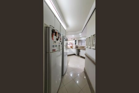 Casa de condomínio à venda com 400m², 4 quartos e 6 vagas Casa de condomínio à venda com 400m², 4 quartos e 6 vagasCozinha