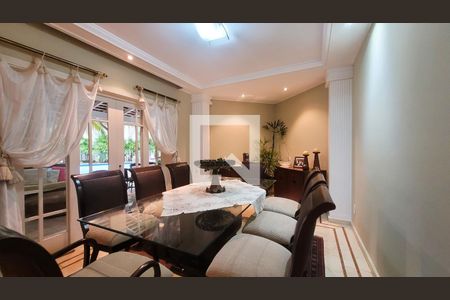Casa de condomínio à venda com 400m², 4 quartos e 6 vagas Casa de condomínio à venda com 400m², 4 quartos e 6 vagasSala de Jantar