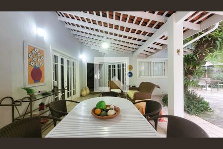 Casa de condomínio à venda com 400m², 4 quartos e 6 vagas Casa de condomínio à venda com 400m², 4 quartos e 6 vagasÁrea gourmet