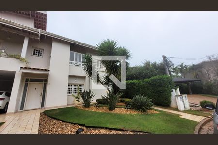 Casa de condomínio à venda com 400m², 4 quartos e 6 vagas Casa de condomínio à venda com 400m², 4 quartos e 6 vagasFachada