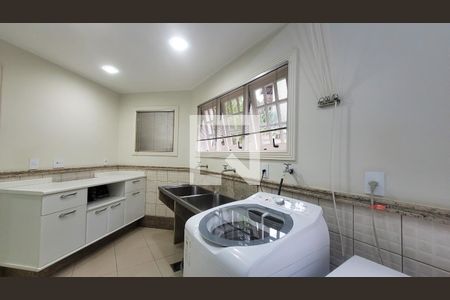 Casa de condomínio à venda com 400m², 4 quartos e 6 vagas Casa de condomínio à venda com 400m², 4 quartos e 6 vagasLavanderia
