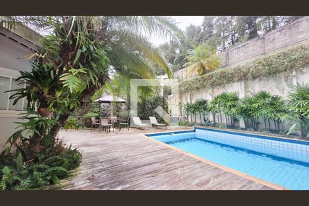 Casa de condomínio à venda com 400m², 4 quartos e 6 vagas Casa de condomínio à venda com 400m², 4 quartos e 6 vagasPiscina