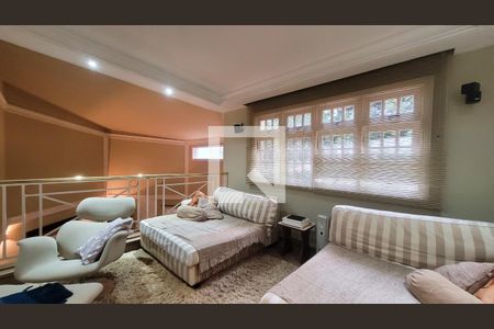 Casa de condomínio à venda com 400m², 4 quartos e 6 vagas Casa de condomínio à venda com 400m², 4 quartos e 6 vagasSala de TV 2