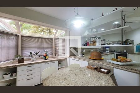 Casa de condomínio à venda com 400m², 4 quartos e 6 vagas Casa de condomínio à venda com 400m², 4 quartos e 6 vagasCozinha