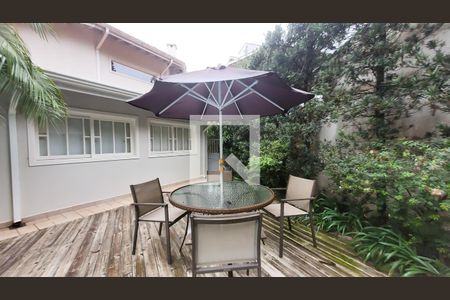 Casa de condomínio à venda com 400m², 4 quartos e 6 vagas Casa de condomínio à venda com 400m², 4 quartos e 6 vagasPiscina