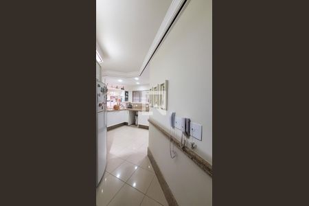 Casa de condomínio à venda com 400m², 4 quartos e 6 vagas Casa de condomínio à venda com 400m², 4 quartos e 6 vagasCozinha