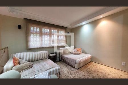 Casa de condomínio à venda com 400m², 4 quartos e 6 vagas Casa de condomínio à venda com 400m², 4 quartos e 6 vagasSala de TV 2