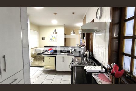 Casa à venda com 280m², 3 quartos e 2 vagas Casa à venda com 280m², 3 quartos e 2 vagasCozinha