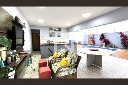 Casa à venda com 280m², 3 quartos e 2 vagas Casa à venda com 280m², 3 quartos e 2 vagasÁrea externa