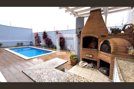 Casa à venda com 280m², 3 quartos e 2 vagas Casa à venda com 280m², 3 quartos e 2 vagasÁrea externa