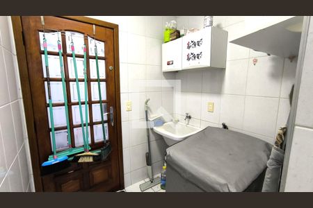 Casa à venda com 280m², 3 quartos e 2 vagas Casa à venda com 280m², 3 quartos e 2 vagasÁrea de serviço