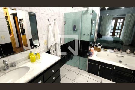 Casa à venda com 280m², 3 quartos e 2 vagas Casa à venda com 280m², 3 quartos e 2 vagasQuarto 1 - Banheiro