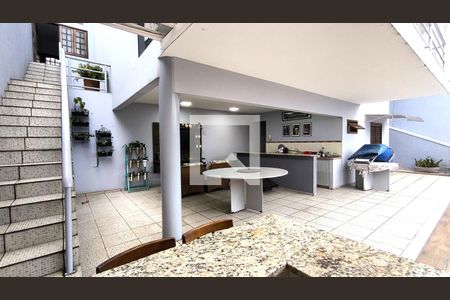 Casa à venda com 280m², 3 quartos e 2 vagas Casa à venda com 280m², 3 quartos e 2 vagasÁrea externa