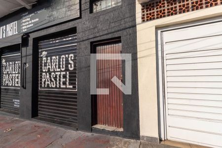 Casa à venda com 250m², 2 quartos e 2 vagas Casa à venda com 250m², 2 quartos e 2 vagasFachada