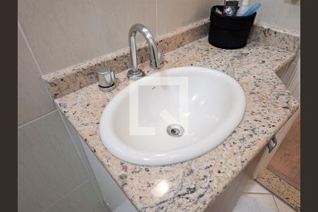 Casa de condomínio à venda com 130m², 3 quartos e 3 vagasBanheiro