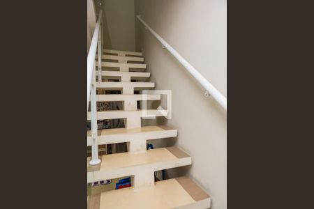 Casa à venda com 186m², 4 quartos e 3 vagasEscada