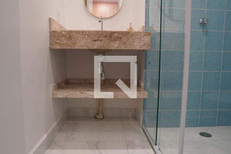 Banheiro de kitnet/studio para alugar com 1 quarto, 25m² em Pinheiros, São Paulo