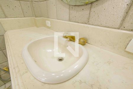 Apartamento à venda com 360m², 3 quartos e 3 vagasBanheiro da Suíte 2