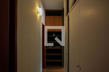 Corredor de apartamento para alugar com 3 quartos, 100m² em Funcionários, Belo Horizonte
