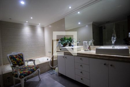 Apartamento à venda com 420m², 4 quartos e 4 vagasBanheiro da Suíte