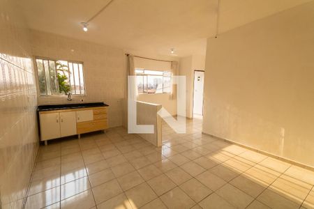 Sala/Cozinha de casa para alugar com 2 quartos, 50m² em Vila Olinda, São Paulo