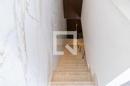 Apartamento à venda com 220m², 3 quartos e 3 vagasEscada