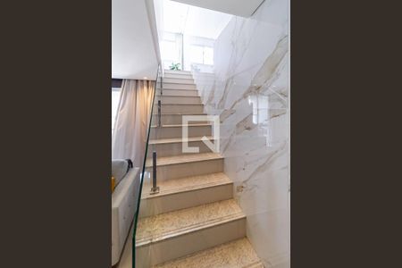 Apartamento à venda com 220m², 3 quartos e 3 vagasEscada