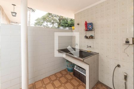 Casa à venda com 390m², 3 quartos e 3 vagas Casa à venda com 390m², 3 quartos e 3 vagasLavanderia
