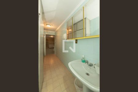 Casa à venda com 390m², 3 quartos e 3 vagas Casa à venda com 390m², 3 quartos e 3 vagasGaragem - Banheiro