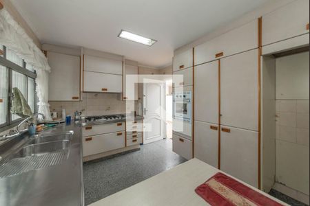 Casa à venda com 390m², 3 quartos e 3 vagas Casa à venda com 390m², 3 quartos e 3 vagasCozinha