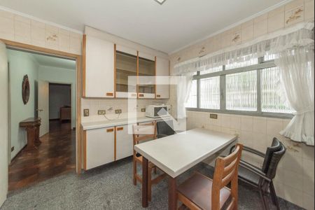 Casa à venda com 390m², 3 quartos e 3 vagas Casa à venda com 390m², 3 quartos e 3 vagasCozinha