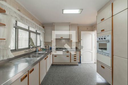 Casa à venda com 390m², 3 quartos e 3 vagas Casa à venda com 390m², 3 quartos e 3 vagasCozinha