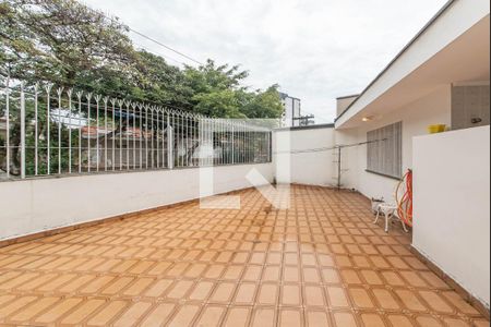 Casa à venda com 390m², 3 quartos e 3 vagas Casa à venda com 390m², 3 quartos e 3 vagasQuintal