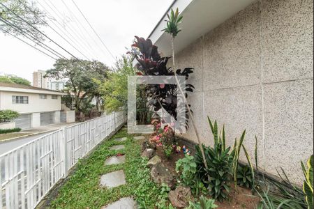 Casa à venda com 390m², 3 quartos e 3 vagas Casa à venda com 390m², 3 quartos e 3 vagasJardim