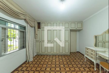 Casa à venda com 390m², 3 quartos e 3 vagas Casa à venda com 390m², 3 quartos e 3 vagasQuarto 1