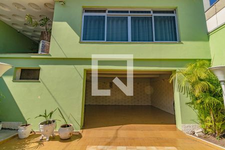 Casa à venda com 150m², 4 quartos e 4 vagas Casa à venda com 150m², 4 quartos e 4 vagasFachada