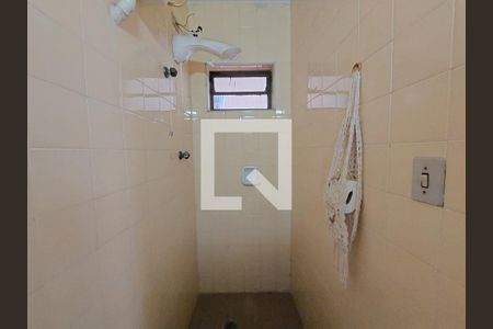 Casa à venda com 140m², 3 quartos e 2 vagasBanheiro na Área de Serviço