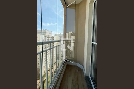 Sacada de apartamento à venda com 2 quartos, 62m² em Jardim Tupanci, Barueri