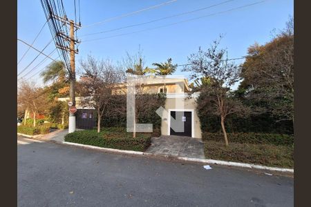 Casa à venda com 1145m², 3 quartos e 6 vagas Casa à venda com 1145m², 3 quartos e 6 vagasFachada