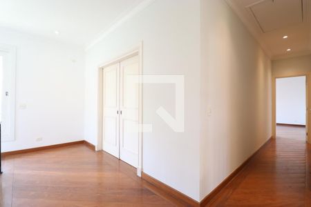 Casa à venda com 1145m², 3 quartos e 6 vagasCorredor