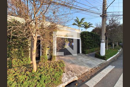 Casa à venda com 1145m², 3 quartos e 6 vagas Casa à venda com 1145m², 3 quartos e 6 vagasFachada